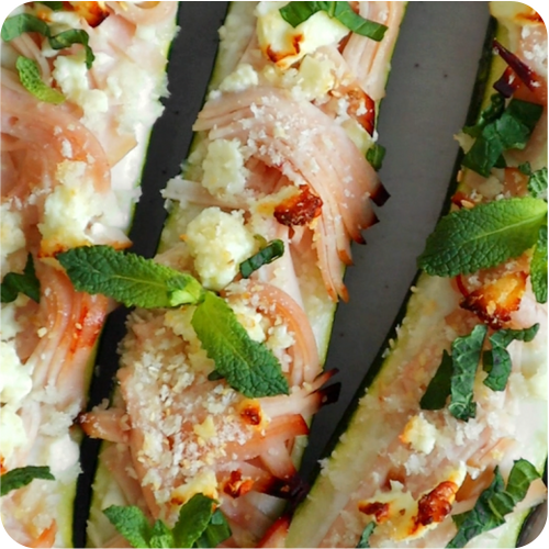 Bruschetta faible en calories prête en quelques minutes.